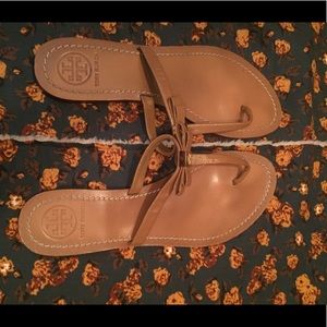 Tory Burch Leighanne camel thong Sz 9.5